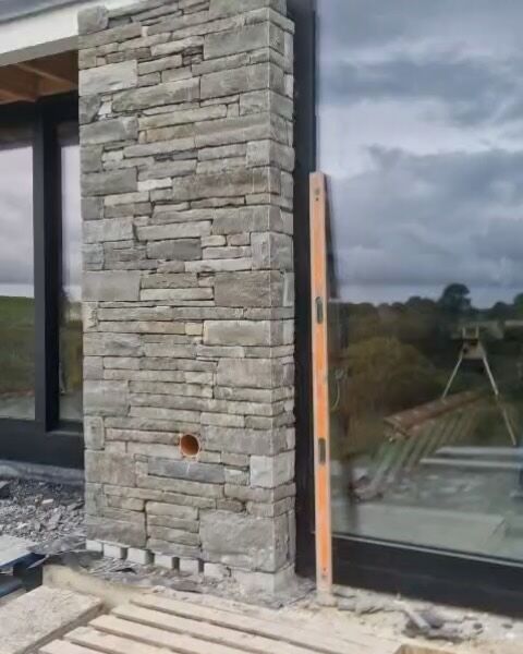 Beautiful work shown here by DG Construction  in Crusheen, Co Clare using our guillotined Liscannor Building Stone👌🙌 We deliver Nationwide & UK 🚚#NaturalStone #Walling #Buildingstone #liscannorstone #Featurewall #stonemasonry #drystonewalling
#stonework
#newbuild
#stonecladding
#liscannorflagstone
#stonemasons
#newbuildhome
#cladding