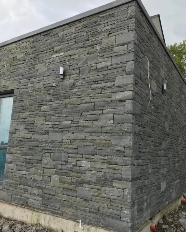 Beautiful work shown here by @natural_stonemasonry  Co Cork using our guillotined Liscannor Building Stone👌🙌 We deliver Nationwide & UK 🚚#NaturalStone #Walling #Buildingstone #liscannorstone #Featurewall #stonemasonry #drystonewalling
#stonework
#newbuild
#stonecladding
#liscannorflagstone
#stonemasons
#newbuildhome
#cladding
